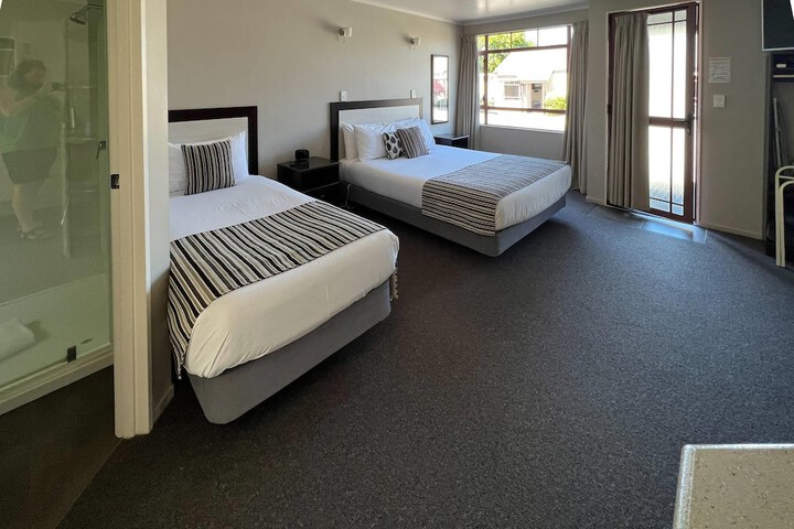 Room 32 of 302