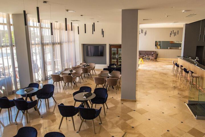 Hotel Interior 4 of 91