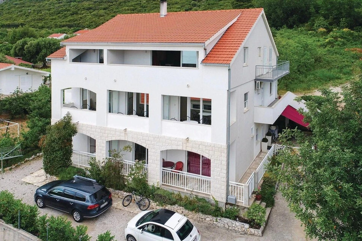 Exterior of Stunning Home in Kuciste-perna With Wifi and 2 Bedrooms