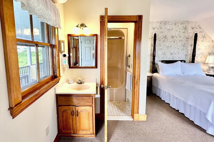 Room 73 of 100