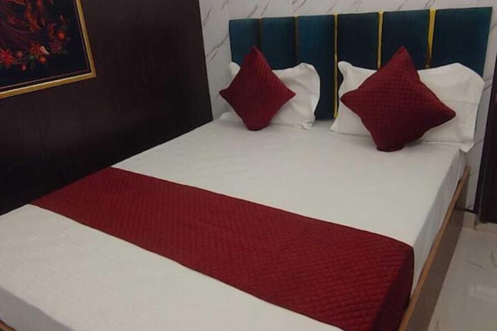 Room 12 of 35