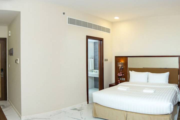 Room 15 of 33