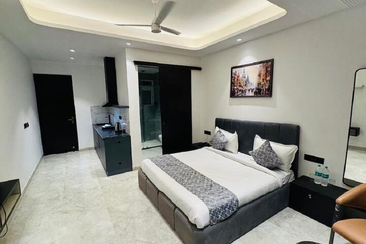 Room 7 of 32