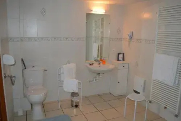 Room 6 of 14