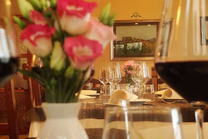 Dining 16 of 20