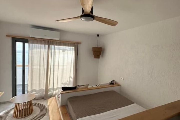 Room 2 of 37
