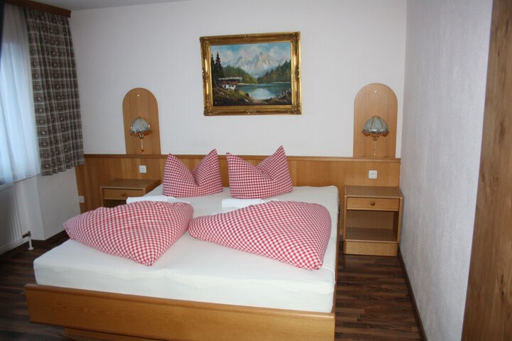 Room 2 of 49