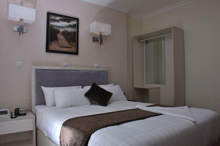 Room 5 of 5