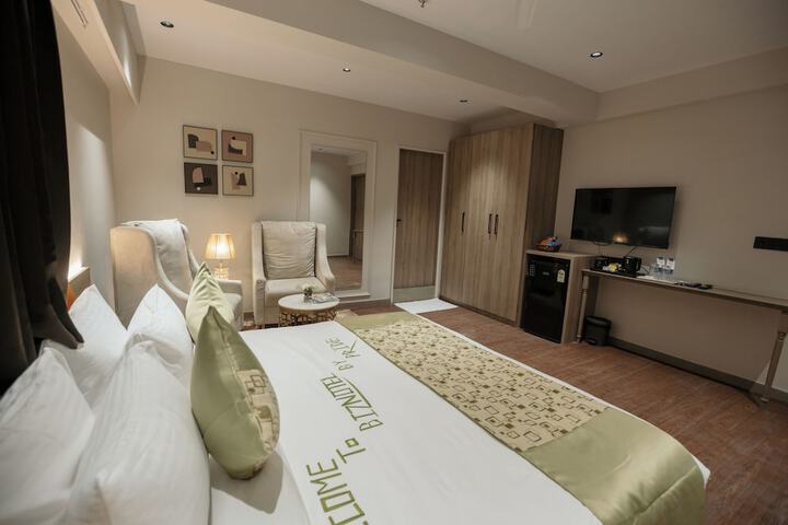 Room 12 of 34