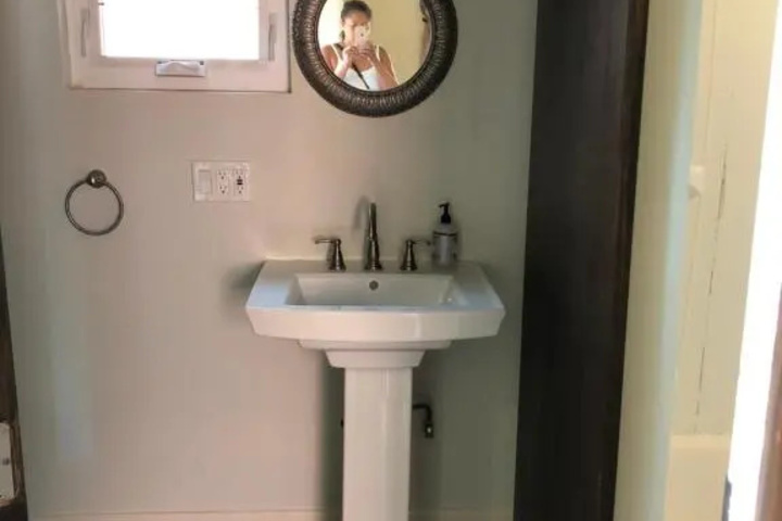 Room 7 of 9