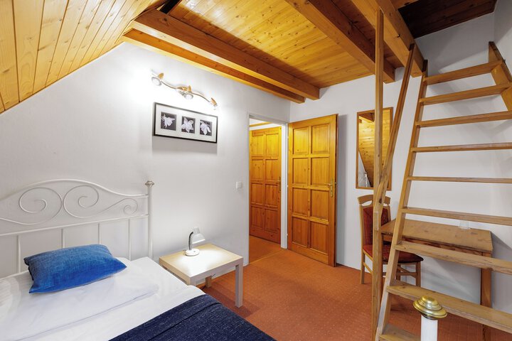 Room 28 of 62