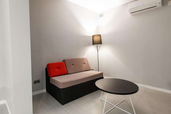 Room 9 of 99