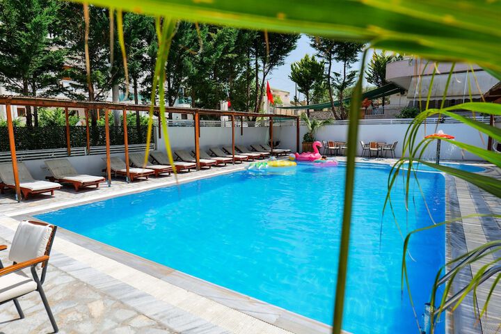 Pool 57 of 104