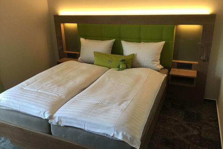 Room 12 of 102