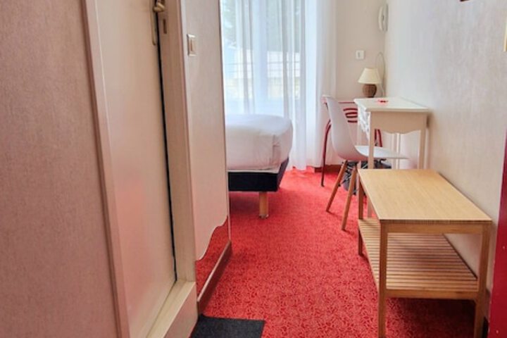 Room 14 of 30