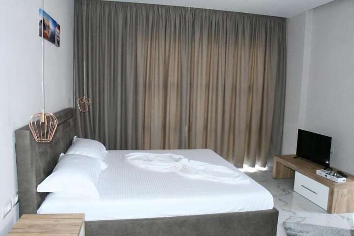 Room 3 of 33