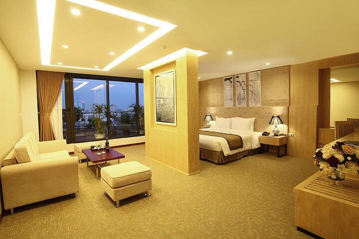 Room 10 of 112