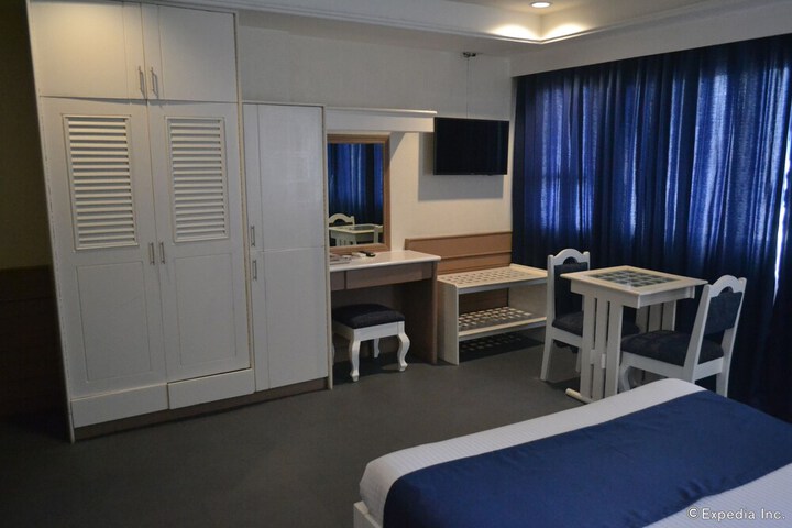 Room 9 of 39