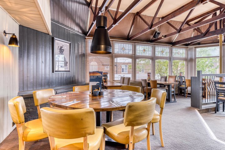 Dining 18 of 23