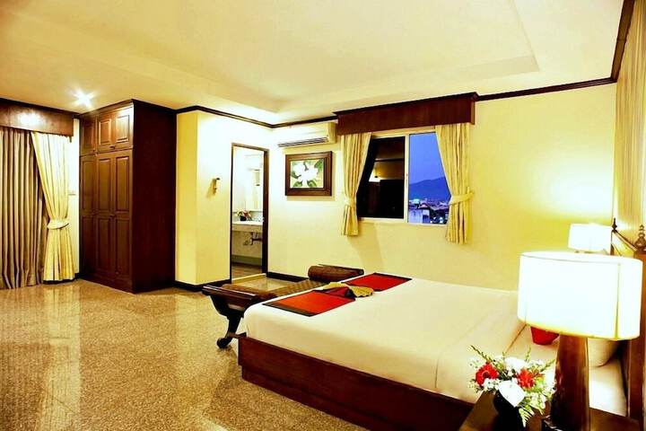 Room 44 of 77
