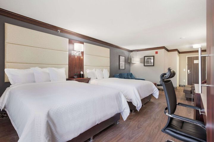 2 Queen Beds (2 of 25)