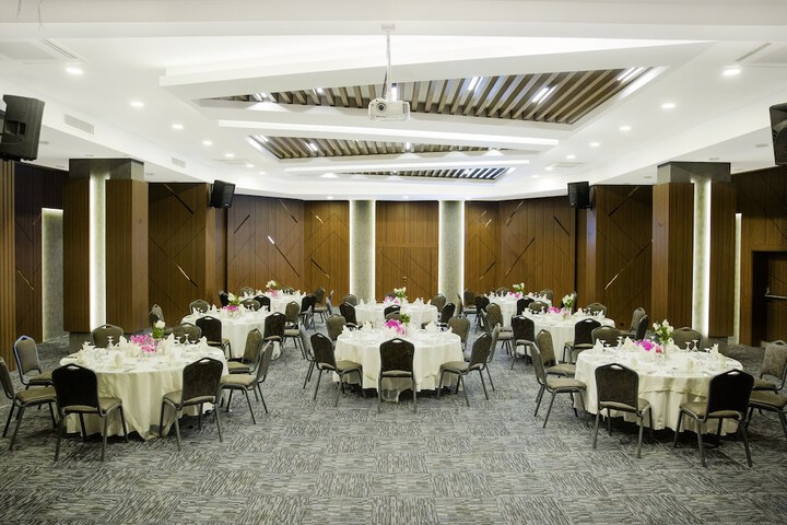 Ballroom/Hall 124 of 164