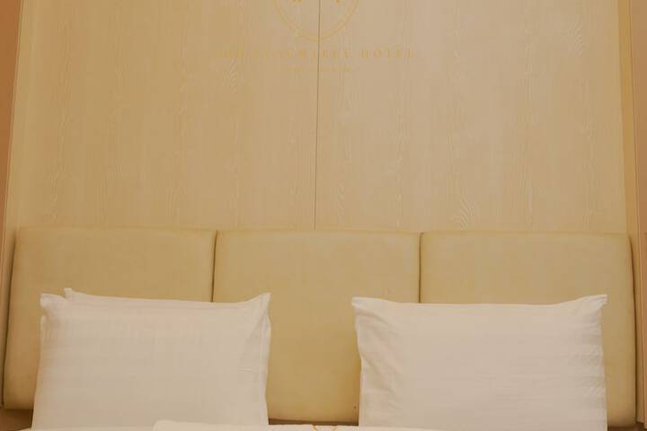 Room 12 of 46