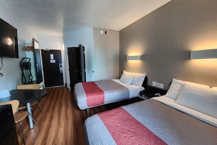 Room 14 of 32