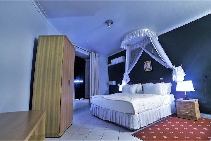 Room 7 of 96