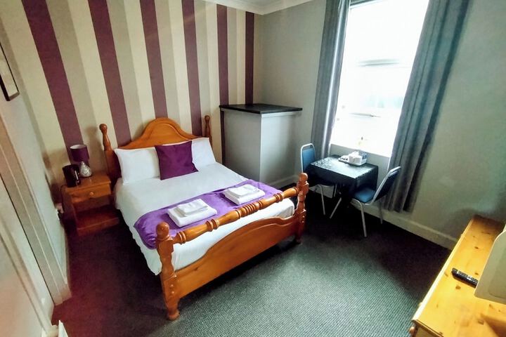 Room 9 of 61