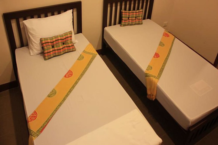 Room 13 of 32