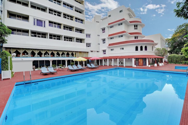 Pool Hotel