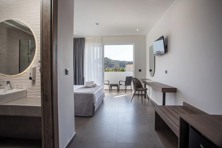 Room 10 of 26