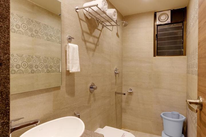 Room 8 of 16