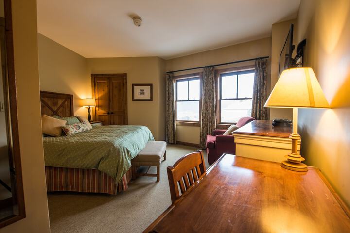 Room 11 of 166