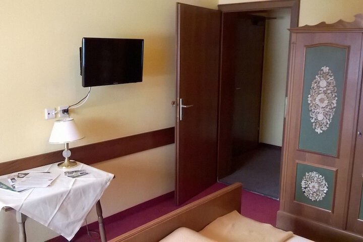 Room 5 of 65