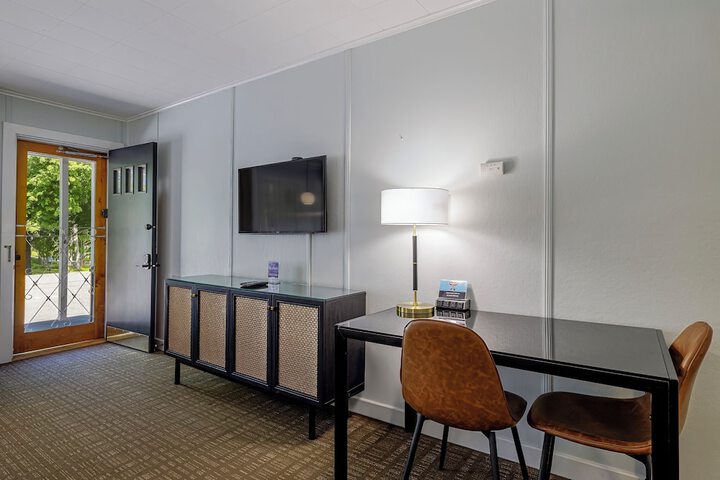 Room 5 of 27