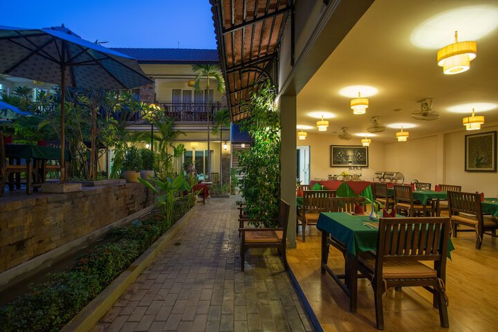 Hotel Exterior 43 of 44