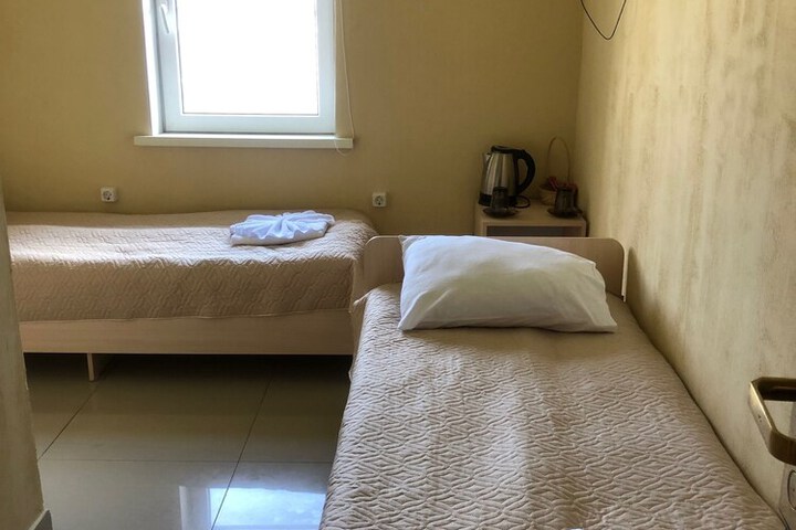 Room 7 of 12