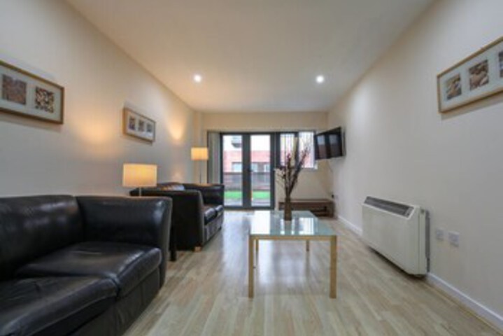 Room 5 of 9