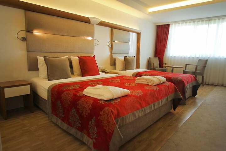 Room 9 of 30