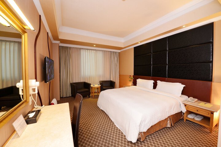 Room 5 of 48