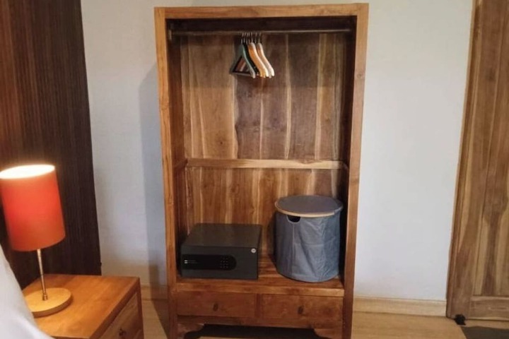Room 6 of 24