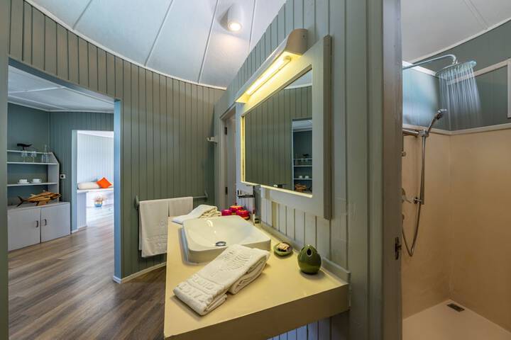 Room 40 of 77