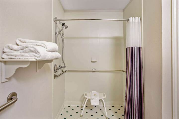 Room 46 of 79