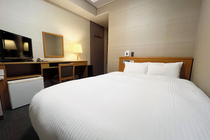 Room 10 of 27