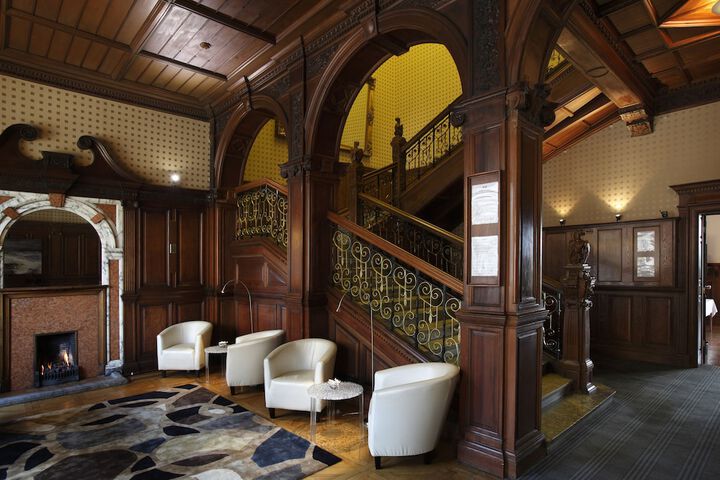 Entrance & Lobby