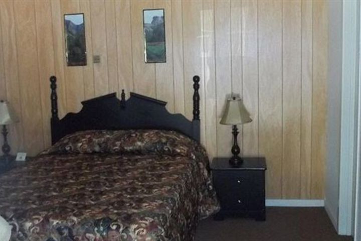 Room 4 of 10