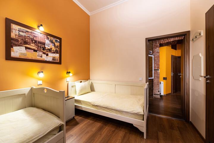 Room 12 of 50