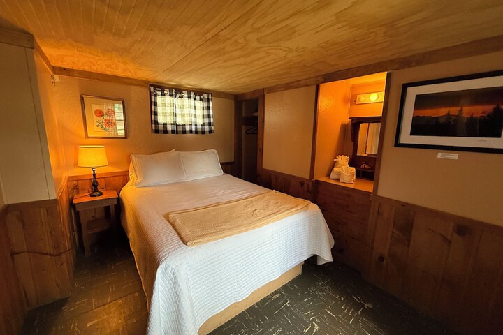 Room 45 of 212